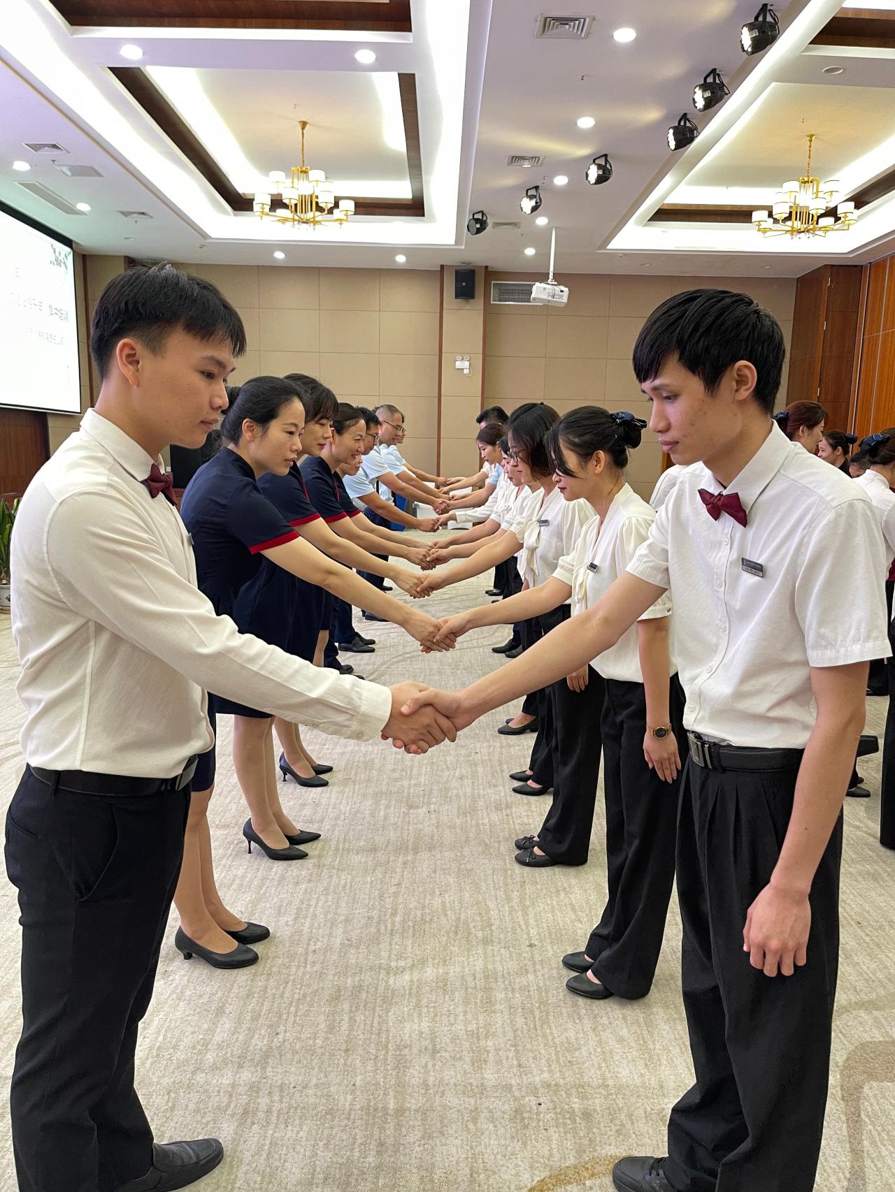 泰和顺“能力提升建设年”系列报道之八 公司开展全员服务礼仪大培训 以礼仪之光照亮服务之魂
